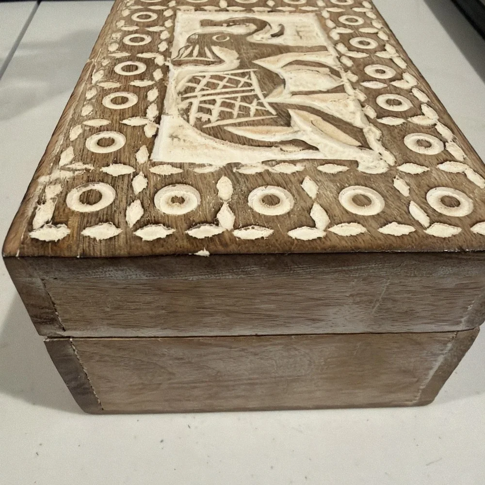 Hand‎ carved Wooden Elephant Hinged Jewlery Trinket Box Whitewash